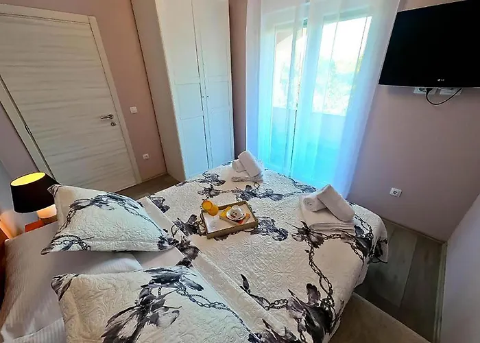 Апартаменти Stunning In With Wifi *