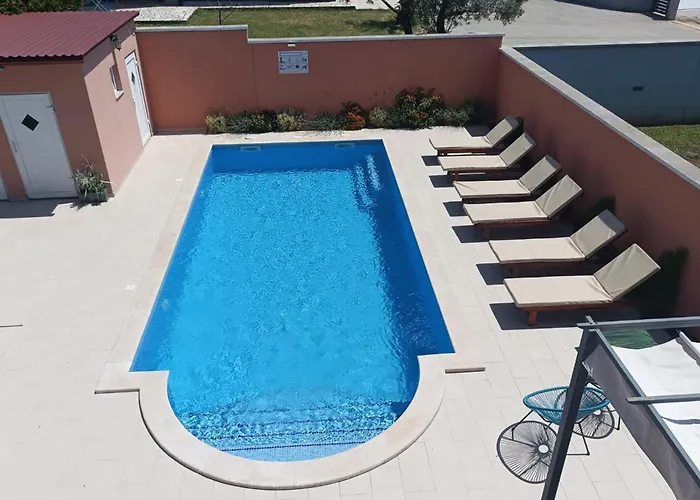 Stunning In With Wifi Apartment Pula