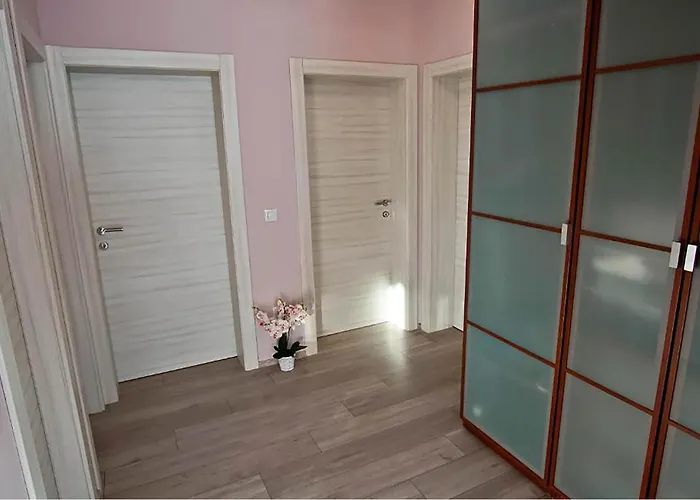 Stunning In With Wifi Apartment Pula